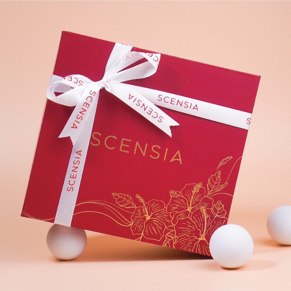 SCENSIA gift box with ribbon