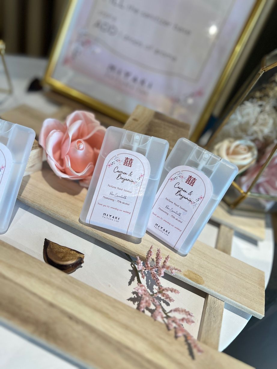 Couple at a garden wedding Perfume Bar